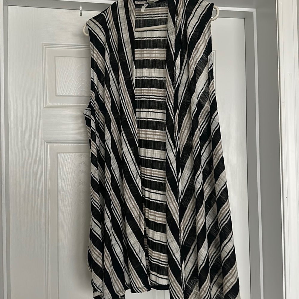 Sleeveless cardigan